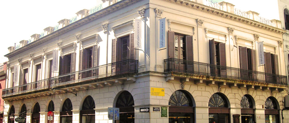 Vení y aprendé español en el barrio histórico de Montevideo.
